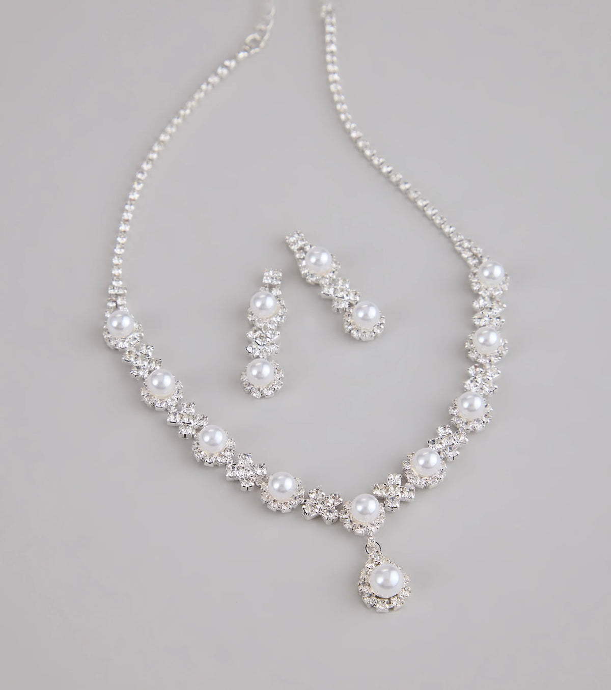 Dazzling Rhinestone And Pearl Necklace And Earrings Set
