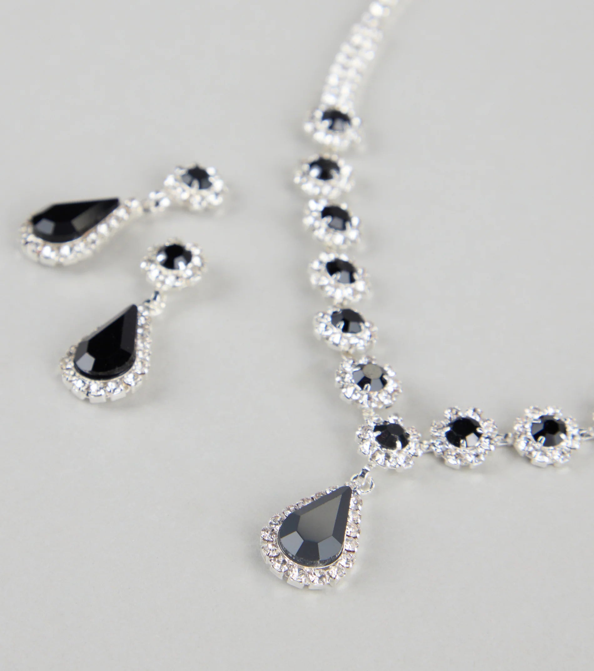 Luxe Beauty Rhinestone Necklace And Earrings Set